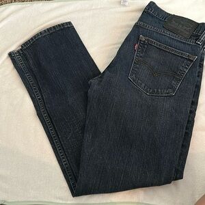 Dark blue Levi men’s jeans
